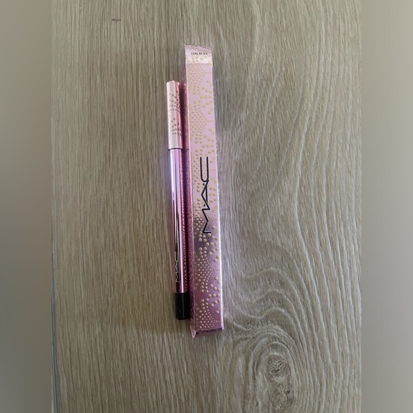 MAC Cosmetics Bubbles & Bowes PowerPoint Eyeliner In Coal As Ice - Picture 1 of 8